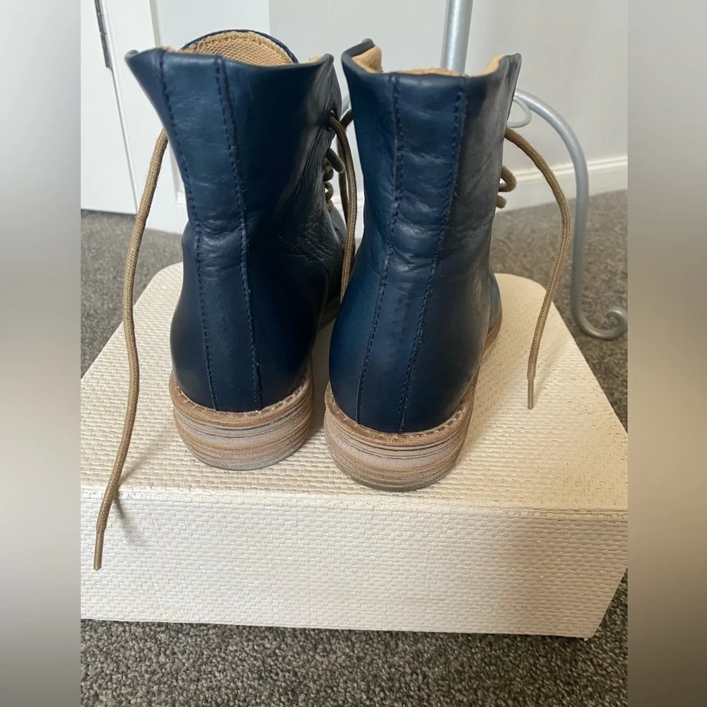 As new, EOS navy blue all leather upper lace up boots - Picture 4 of 6